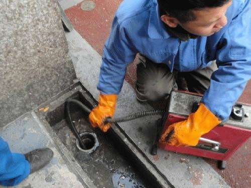 聂荣疏通下水道