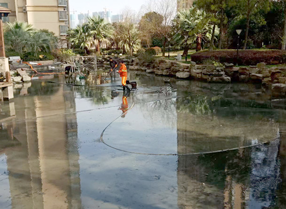 聂荣景观池淤泥清理